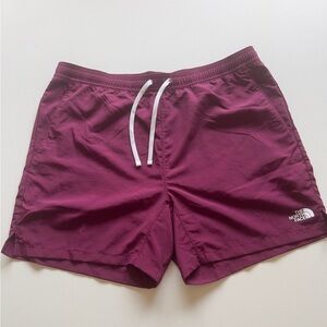 NWT The North Face Men’s 5" Action Woven 2.0 Shorts in Midnight Mauve Size L (G3